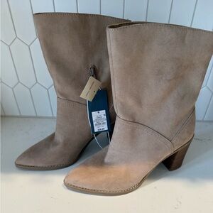 Universal Thread Tan Heeled Boots